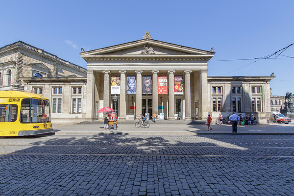 Tageskasse der Semperoper in der Schinkelwache am Theaterplatz