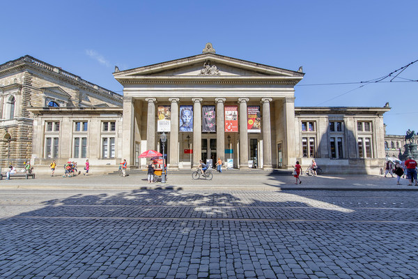 Tageskasse der Semperoper in der Schinkelwache am Theaterplatz